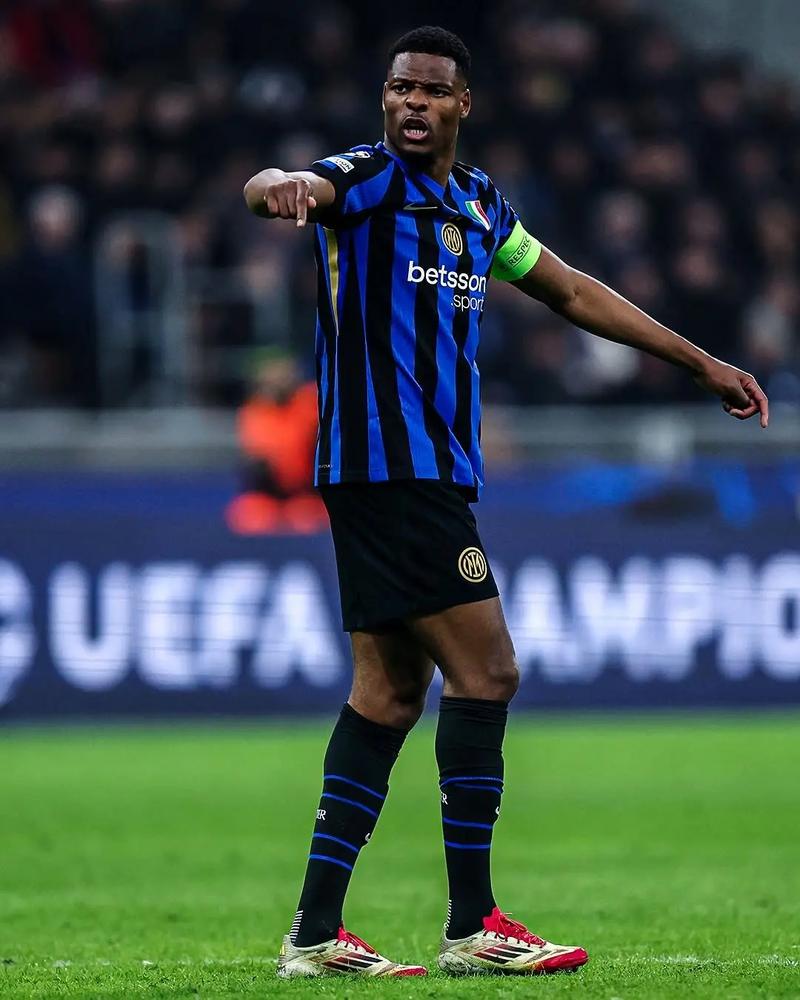 哈兰德的牺牲：曼城3-2绝杀利兹联，他全场仅1射门的背后意义