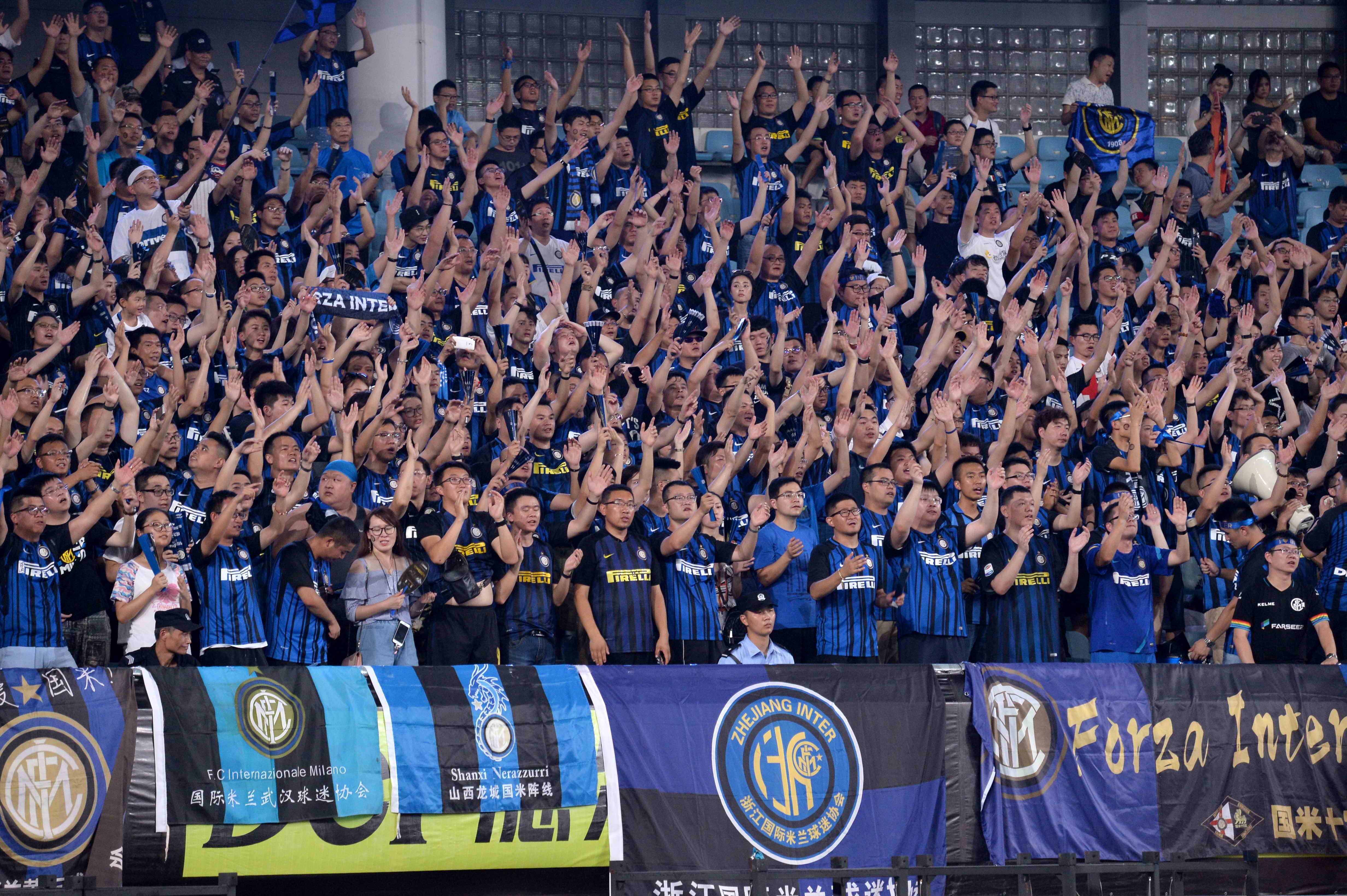 巴特萨基还没来不及走到替补席跟教练击掌普利西奇就完成了进球！（巴特萨基还没来得及在替补席与教练击掌，普利西奇就已破门！）