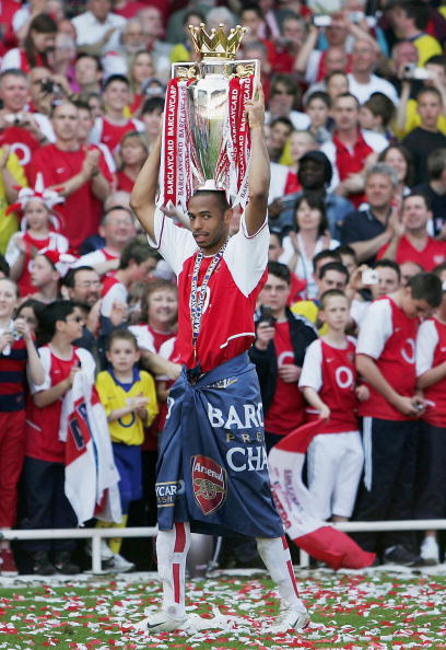 欧冠赛场精彩瞬间：巴萨主场2-0取胜,（欧冠之夜：巴萨主场2比0告捷）