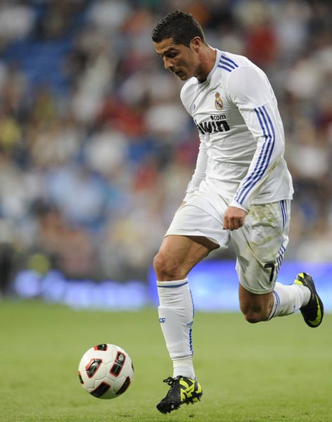 半场：海登海姆1-0法兰克福，阿尔杨-伊布助攻齐夫齐瓦泽破门（半场战报：海登海姆暂1-0领先法兰克福，阿尔杨-伊布助攻齐夫齐瓦泽建功）