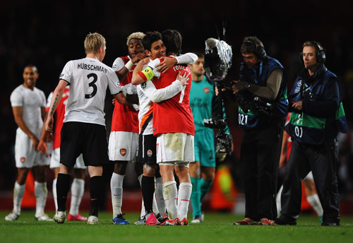 篮球勇士球星单场命中三分刷新纪录（勇士球星单场三分命中数改写纪录）