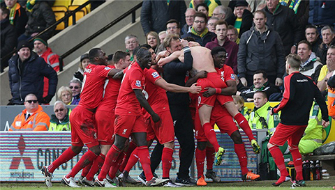 英超曼联和铁锤帮踢平，胖虎大力轰门式传球助攻达洛特种瓜得豆！（英超：曼联与铁锤帮握手言和，胖虎炮弹式传球助达洛特破门）