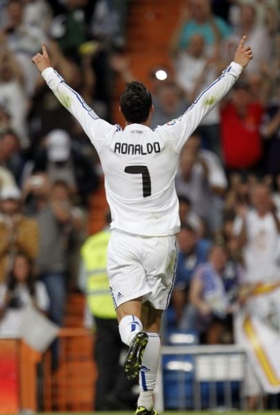 英媒：土耳其一名银行女经理诈骗球员3300万镑，被判入狱102年（英媒：土耳其一银行女经理骗走球员3300万英镑，获刑102年）