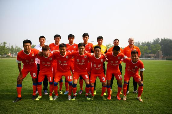 范德芬：伊萨克是最难对付的对手，他是非常全面的顶级球员（范德芬称伊萨克为最难缠对手：全面且顶级的球员）