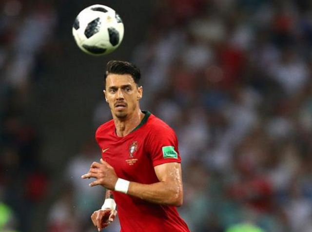 5-1到5-4！12.1亿豪门面对提款机惊险19连胜 神锋英超100球破纪录（从5-1到5-4！身价12.1亿豪门险胜“提款机”豪取19连胜，神锋英超百球创纪录）